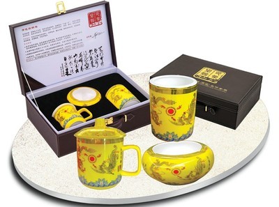 貝拉爾企業(yè)龍鳳爭(zhēng)輝含煙灰缸三件套 工藝與實(shí)用的完美結(jié)合